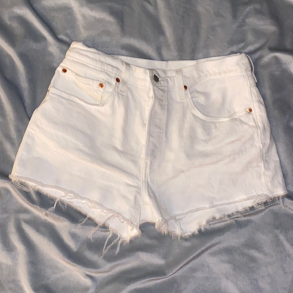 White denim 501 Levi shorts